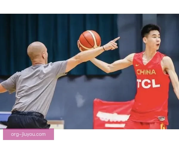 CBA球星郭昊文疑似脚踏多船被曝与大姐关系暧昧引热议